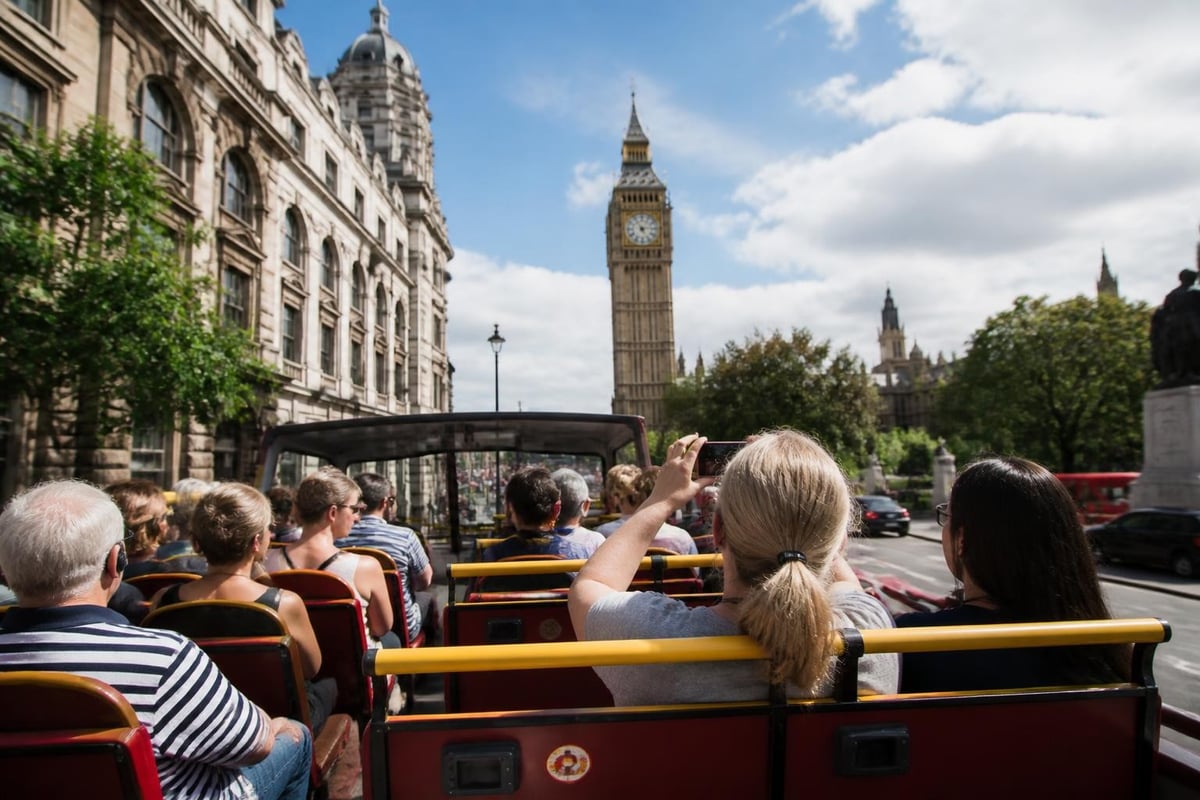 Tourist benefits of sightseeing buses