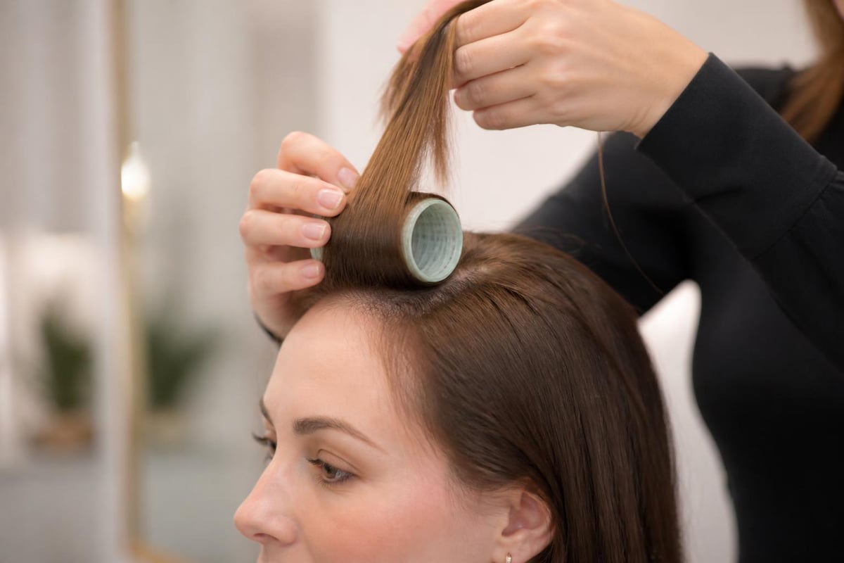 Volumizing roller clip application technique