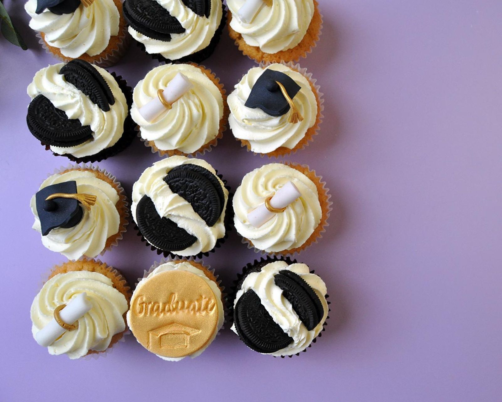 197.jpg Graduation Cupcakes