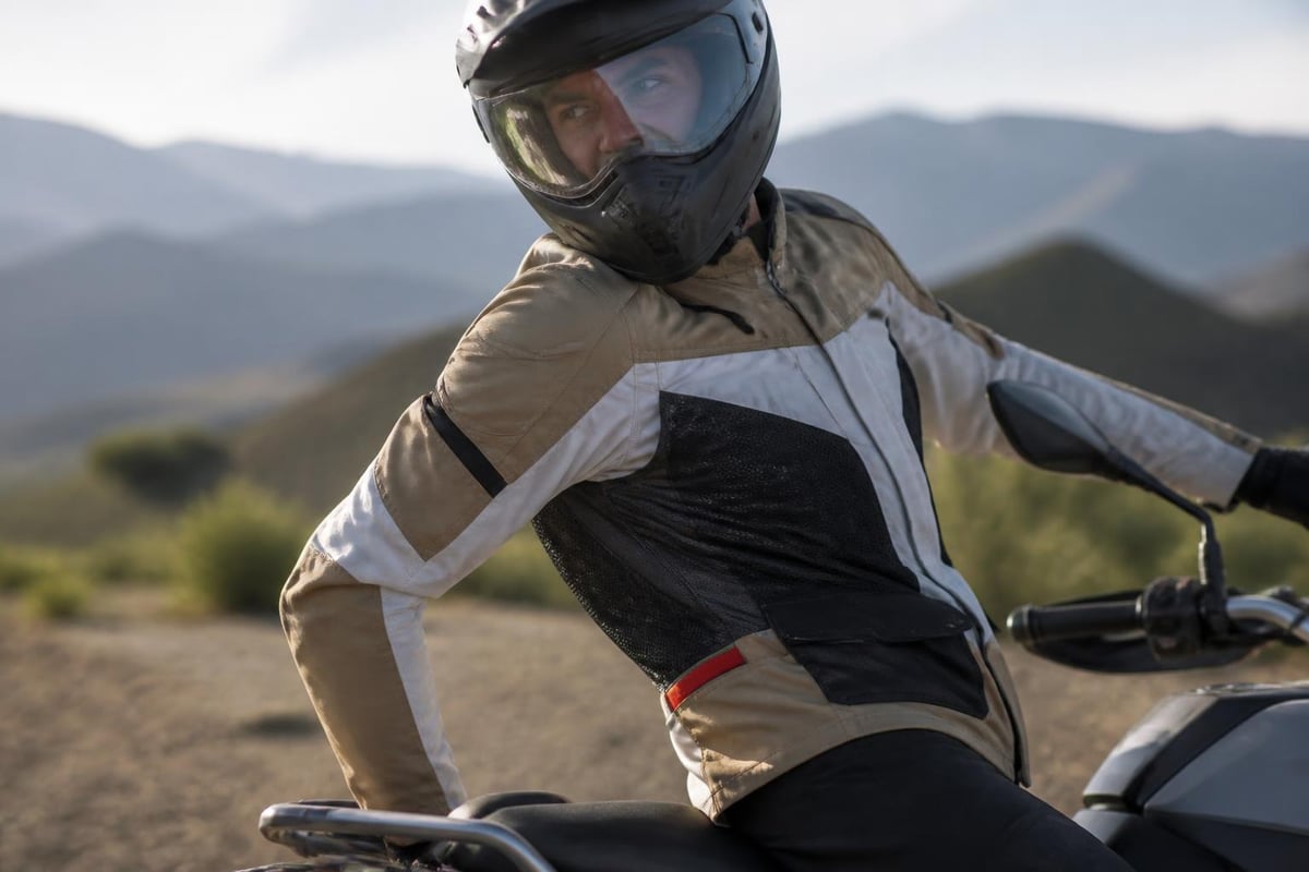 Long riding coat mobility features