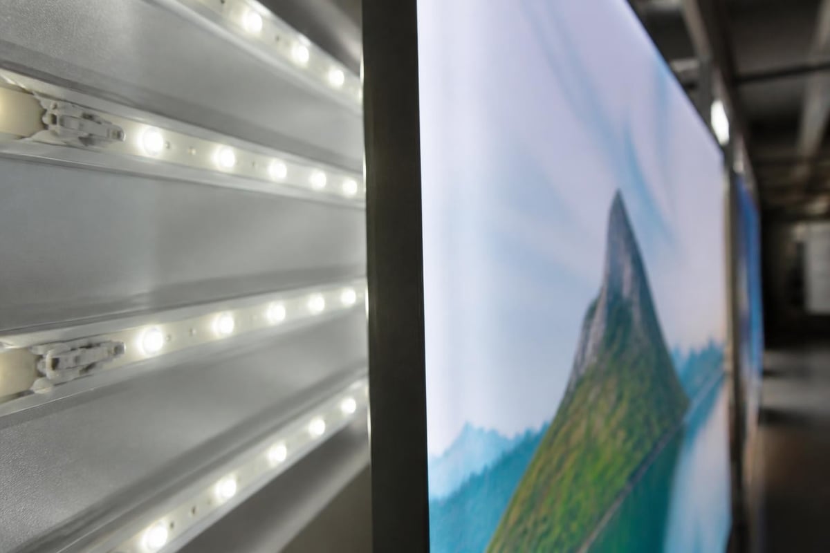 LED light distribution in signage