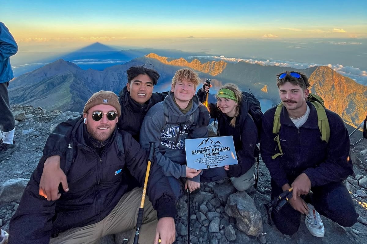 2D1N CRATER RIM - SUMMIT - Hiking Mount Rinjani