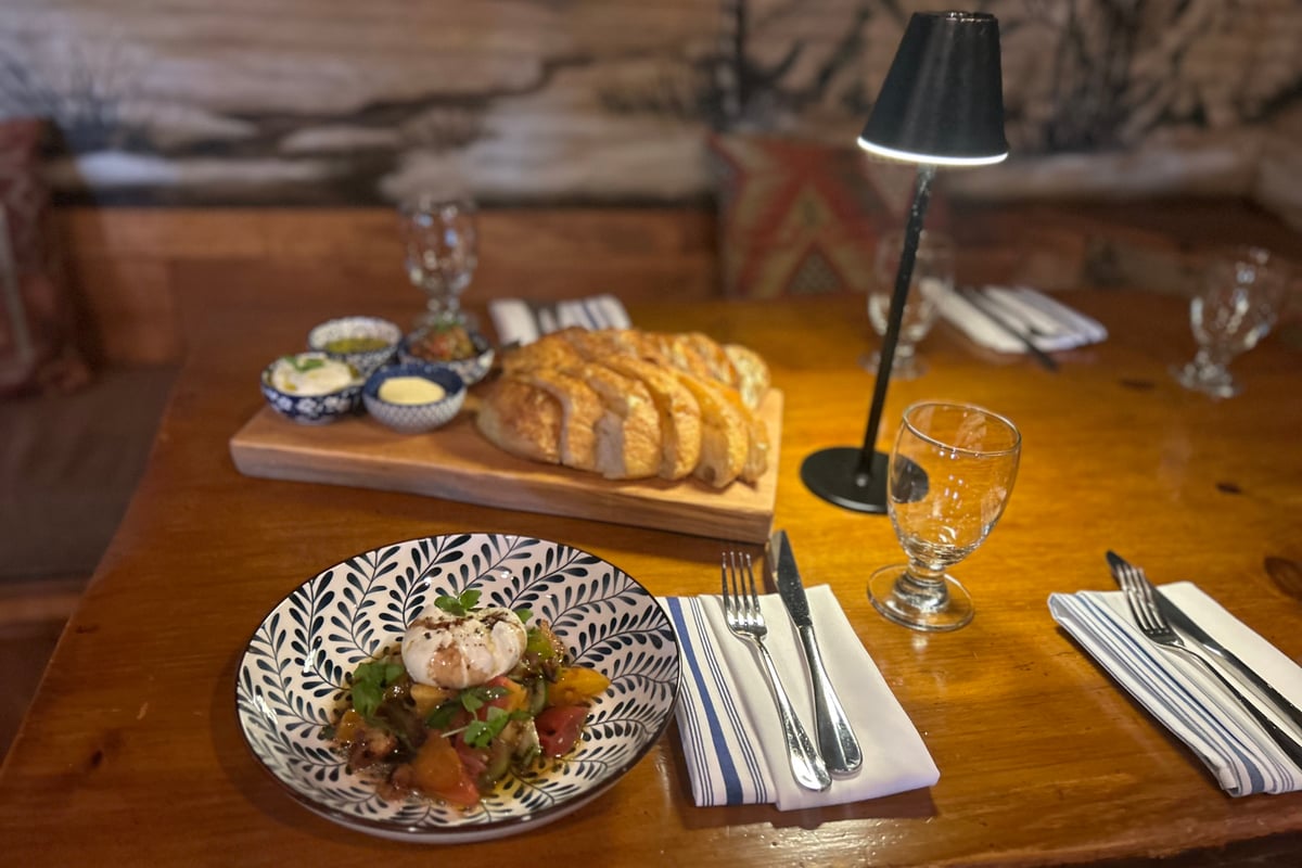 Johnny Seesaw's Restaurant - Seesaw's Lodge