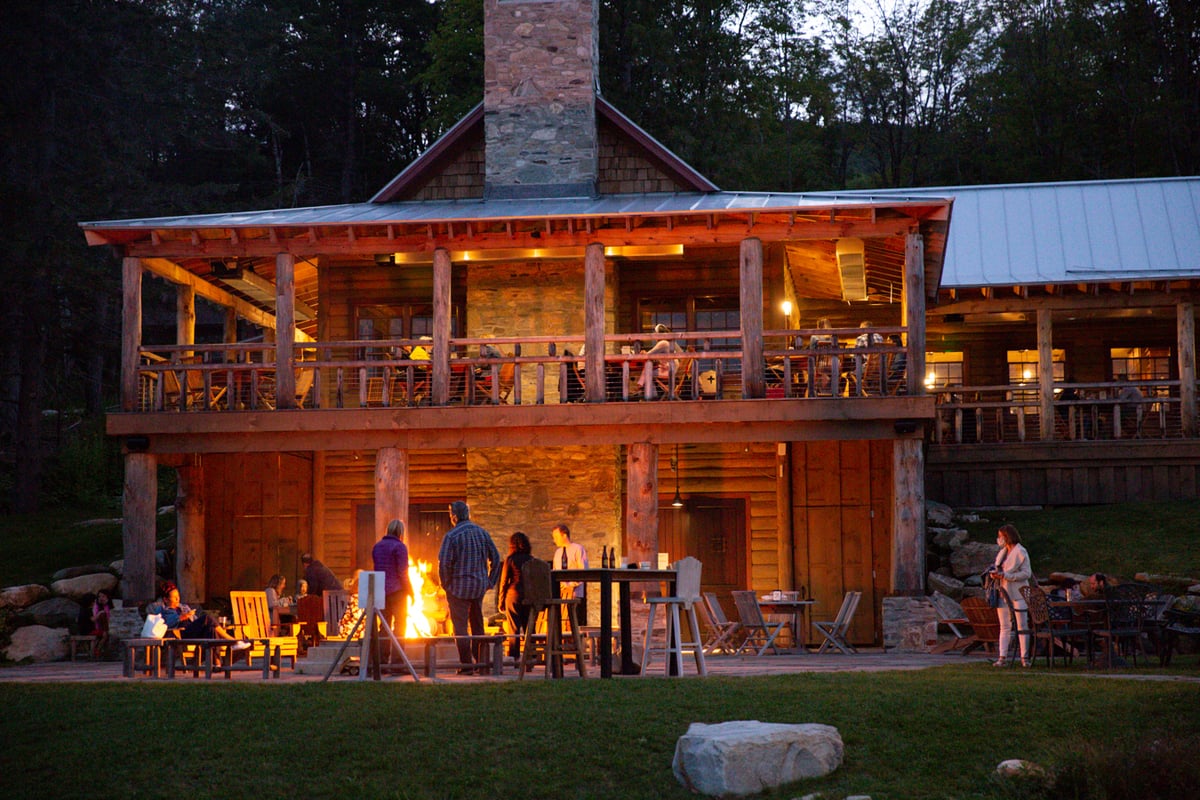 Johnny Seesaw's Restaurant - Seesaw's Lodge