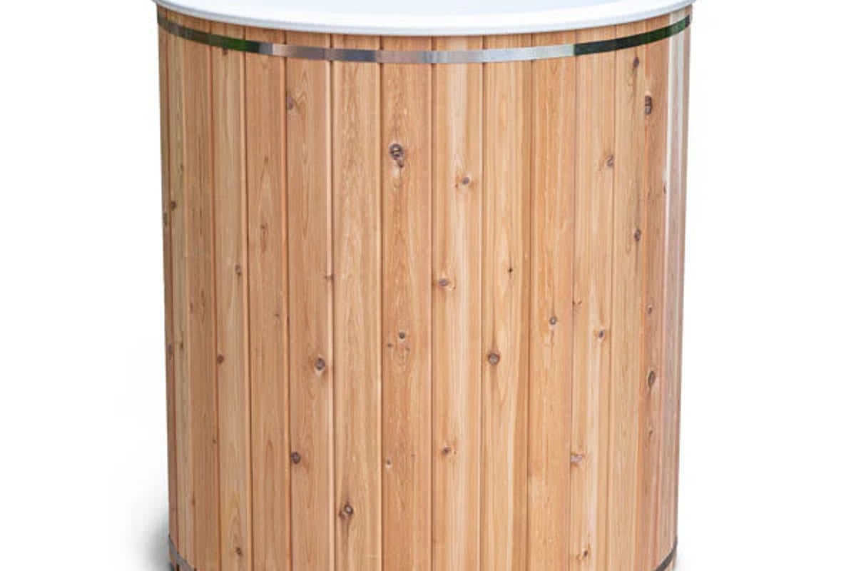 LeisureCraft Baltic Plunge Tub - RecoSauna