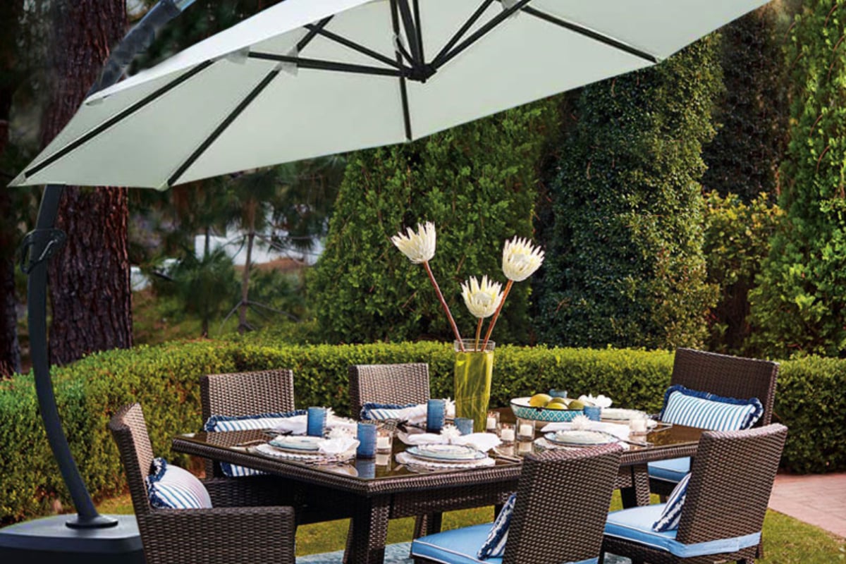 Outdoor Dining Table & Chairs Set - Hong Kong Outdoor Furniture