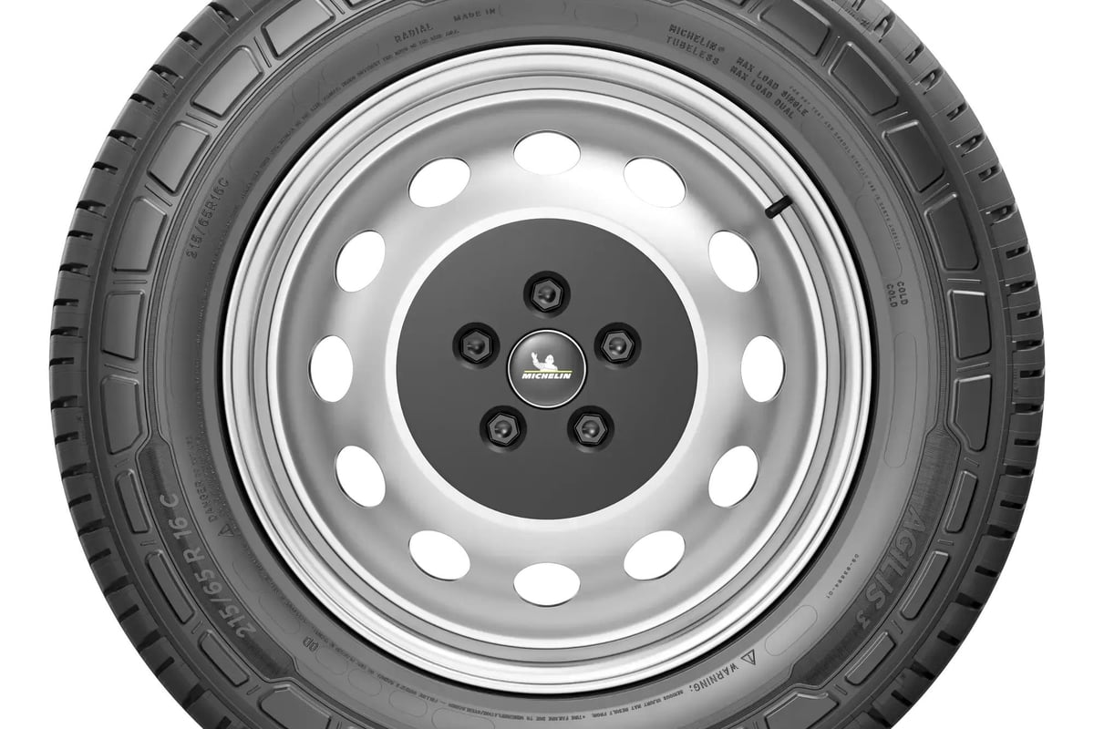 11R22.5 Tires: The Complete Commercial Fleet Guide 5 Commercial Truck Tires - OTR TIRE THAI